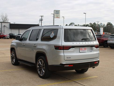 Used 2023 Jeep Wagoneer Series II w/ Convenience Group I image 9