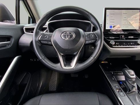 Used 2026 Toyota Corolla Cross XLE FWD image 6