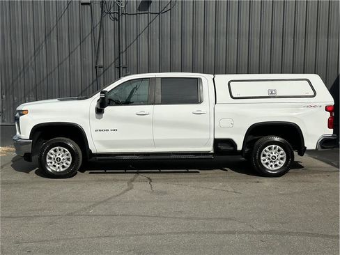 Used 2021 Chevrolet Silverado 2500 LT w/ Convenience Package image 9