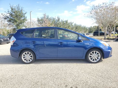 Used 2012 Toyota Prius V Five image 4