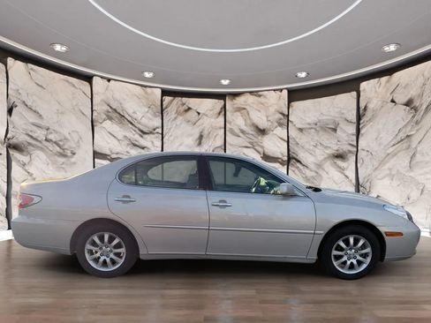 Used 2003 Lexus ES 330 w/ Premium Pkg FWD image 4
