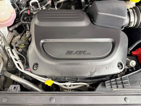 Used 2025 Chrysler Pacifica Limited FWD image 33
