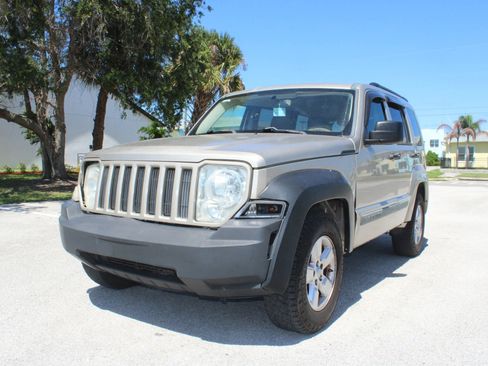 Used 2010 Jeep Liberty Sport w/ Popular Equipment Group RWD image 2