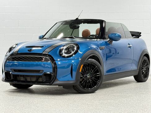 Used 2022 MINI Cooper S image 2