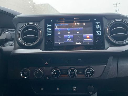 Used 2016 Toyota Tacoma TRD Off-Road w/ Towing Package image 7