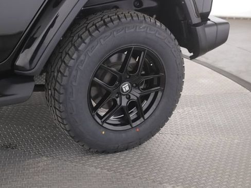 Used 2023 Jeep Wrangler Unlimited Sahara w/ Cold Weather Group AWD/4WD image 14