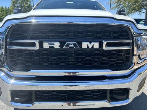 Used 2024 RAM 2500 Tradesman w/ Chrome Appearance Group image 9