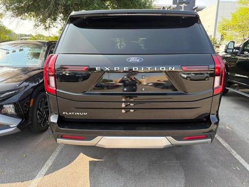 Used 2025 Ford Expedition Platinum AWD/4WD image 6