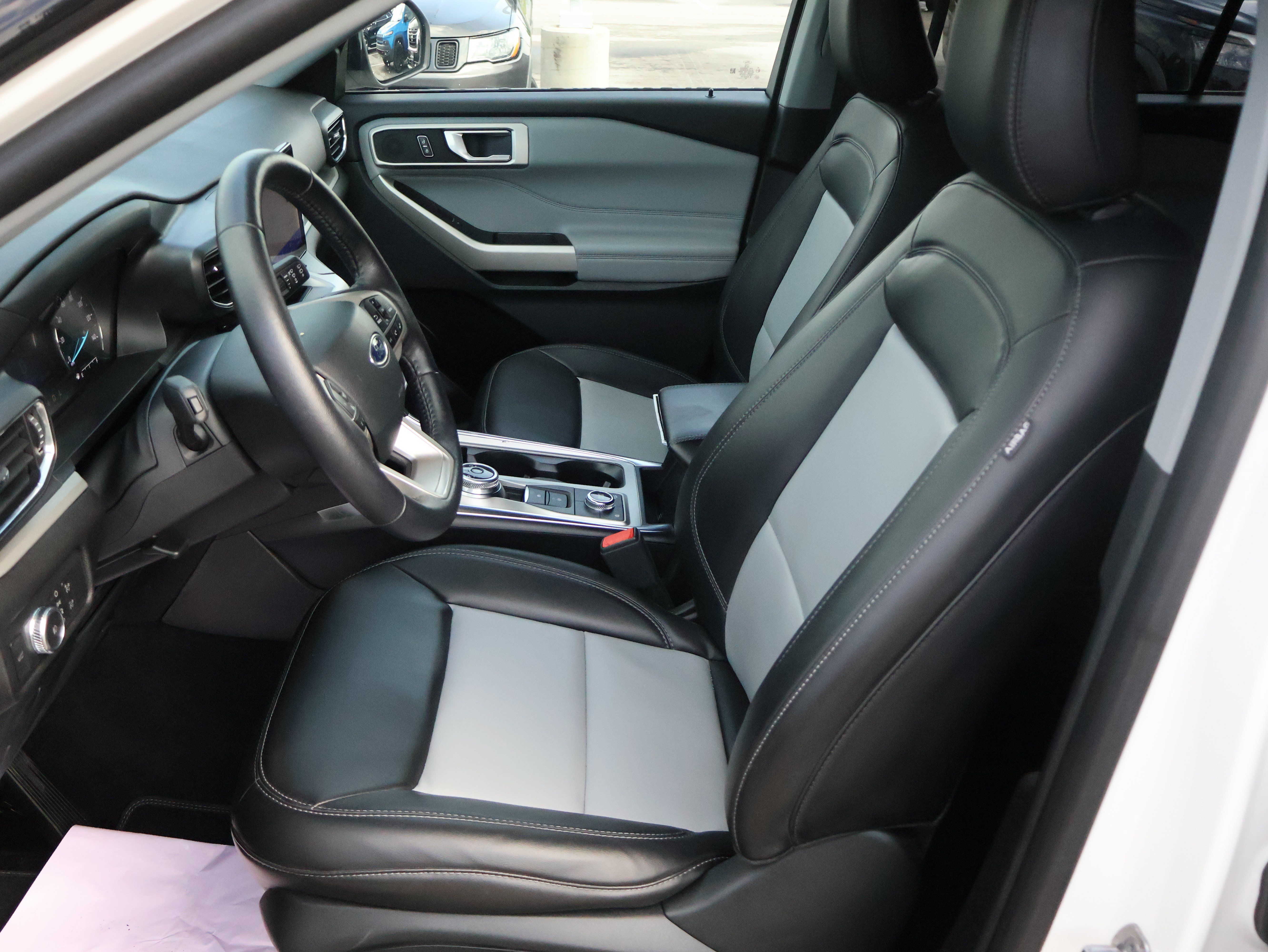 Used 2022 Ford Explorer XLT w/ Equipment Group 202A AWD/4WD image 16