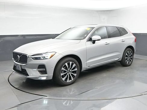 Used 2023 Volvo XC60 B5 Plus w/ Climate Package AWD/4WD image 4