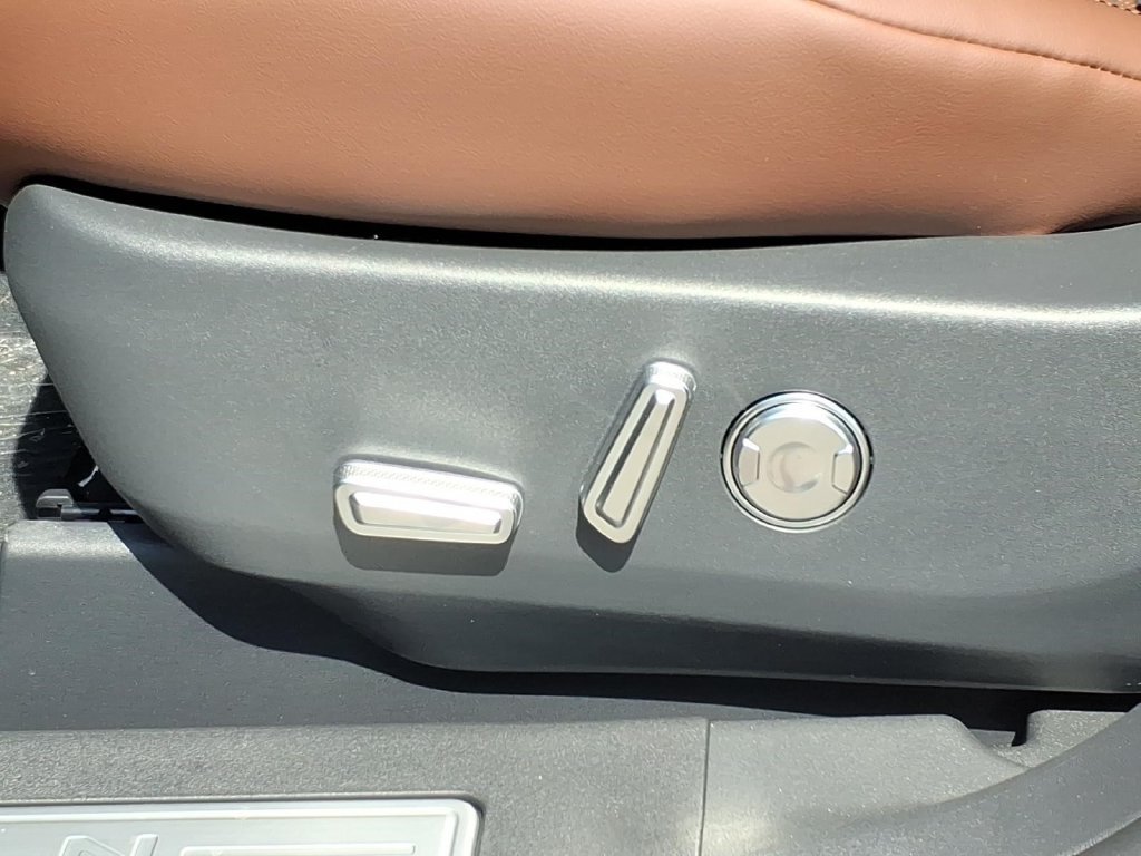 New 2026 Lincoln Nautilus Reserve AWD/4WD image 17