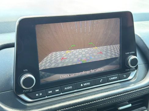Used 2025 Nissan Rogue SV FWD image 8
