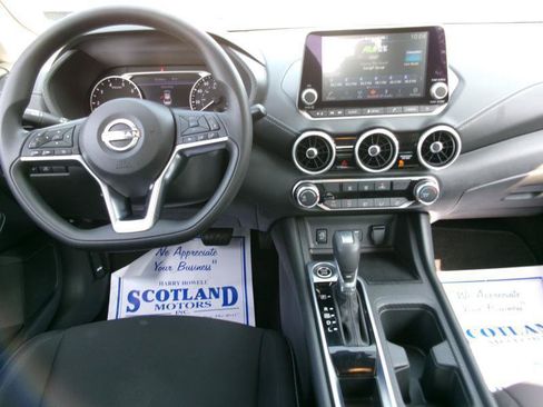 Used 2025 Nissan Sentra SV FWD image 11