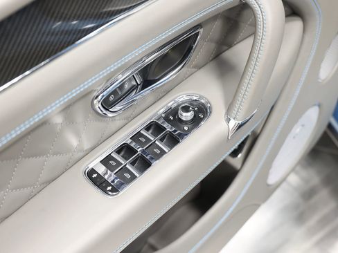 Used 2019 Bentley Bentayga image 13