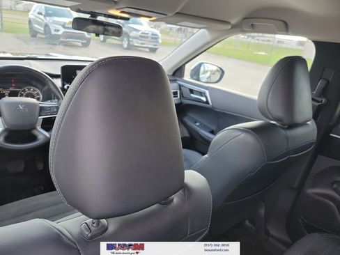 Used 2024 Mitsubishi Outlander AWD image 13