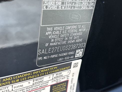 Certified 2025 Land Rover Defender 110 X-Dynamic SE image 19