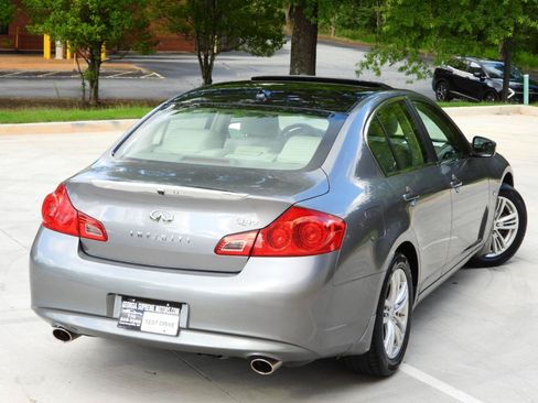 Used 2015 INFINITI Q40 w/ Moonroof Package RWD image 11