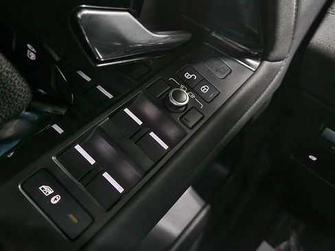 Used 2020 Land Rover Range Rover Evoque SE image 40