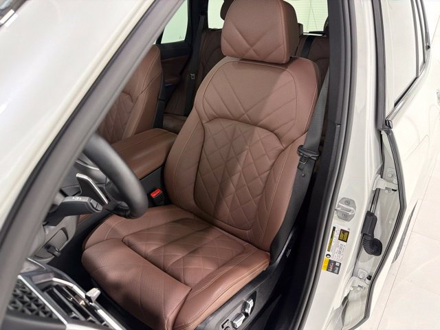 Certified 2025 BMW X5 xDrive50e w/ M Sport Package AWD/4WD image 13