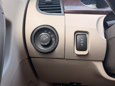 Used 2011 Ford Taurus SEL FWD image 10