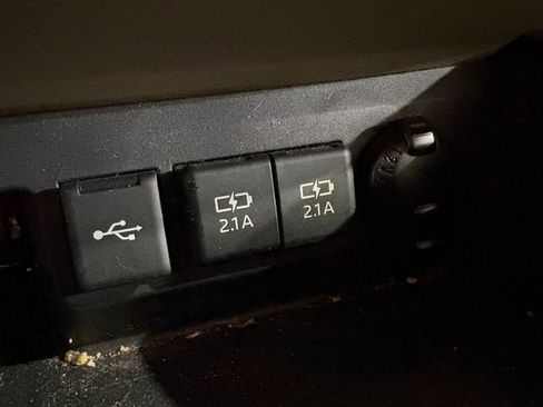 Used 2020 Toyota Highlander XLE image 21