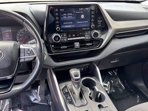 Used 2021 Toyota Highlander LE AWD/4WD image 21