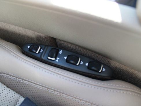 Used 2013 Mercedes-Benz E 550 Cabriolet image 11