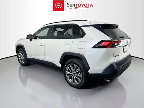 Used 2021 Toyota RAV4 XLE Premium image 6