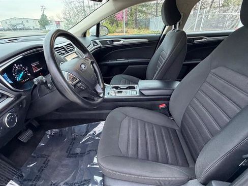 Used 2020 Ford Fusion SE FWD image 9