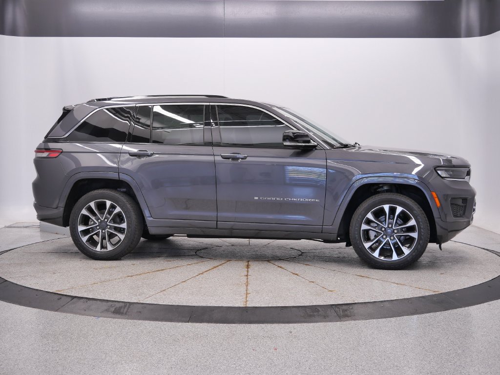 Used 2023 Jeep Grand Cherokee Overland AWD/4WD image 8