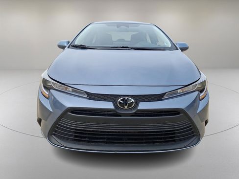 Used 2025 Toyota Corolla LE image 3
