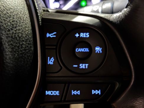 Used 2018 Toyota Camry SE FWD image 30