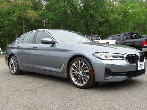 Used 2022 BMW 530i xDrive w/ Convenience Package AWD/4WD image 3