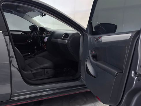 Used 2014 Volkswagen Jetta SE FWD image 23