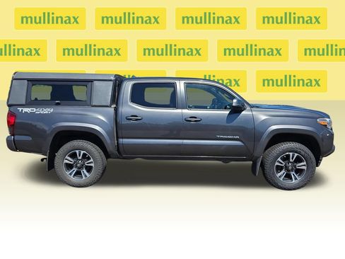 Used 2018 Toyota Tacoma TRD Sport w/ Technology Package AWD/4WD image 2