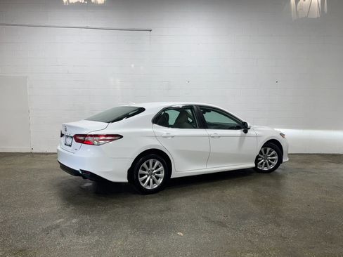 Used 2019 Toyota Camry LE FWD image 3