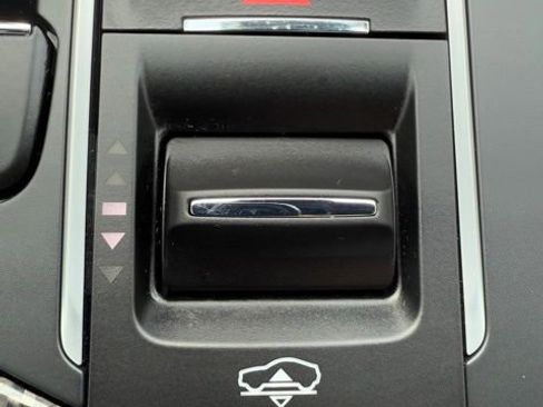 Used 2022 Maserati Levante Trofeo image 35