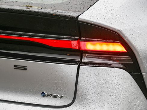 Used 2024 Toyota Prius LE image 8