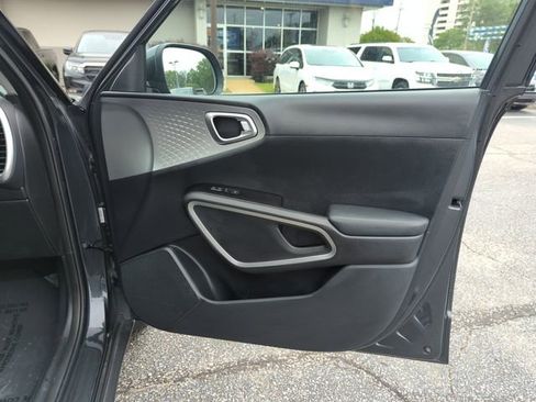Used 2024 Kia Soul LX w/ Option Group 015 FWD image 31