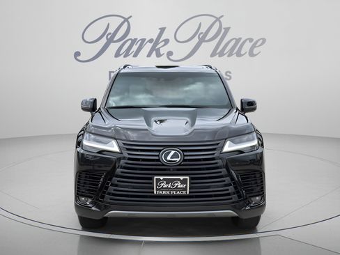 Used 2023 Lexus LX 600 4WD w/ Appearance Package image 8