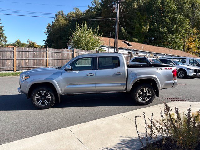Used 2017 Toyota Tacoma TRD Sport w/ Tow Package (A/T) AWD/4WD image 4