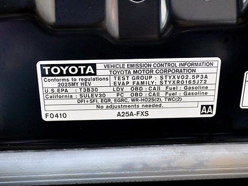 Used 2025 Toyota Camry SE image 32