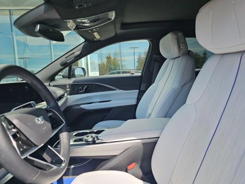 Certified 2024 Cadillac Lyriq Luxury AWD/4WD image 24