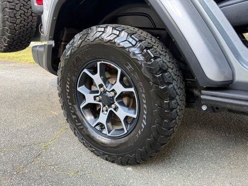 Used 2018 Jeep Wrangler Unlimited Sahara w/ Quick Order Package 24M Moab image 24