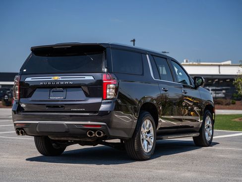 Used 2023 Chevrolet Suburban Premier image 7