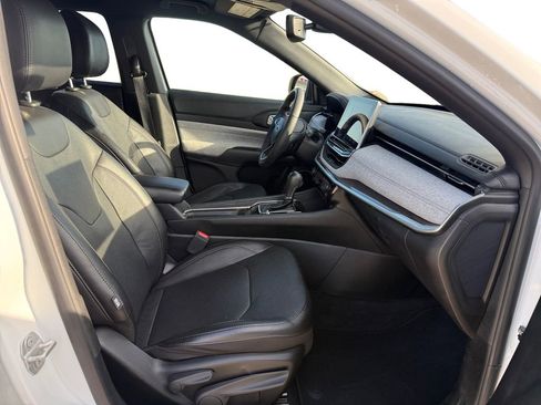 Used 2023 Jeep Compass Latitude image 15