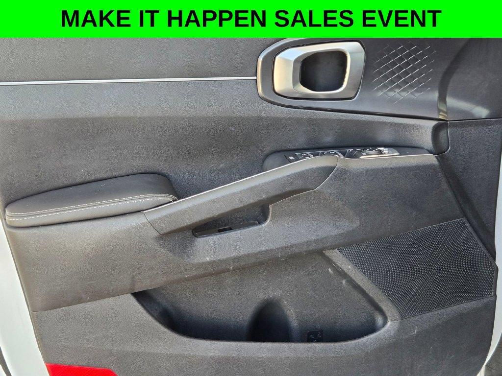 Used 2023 Kia Sorento LX AWD/4WD image 11