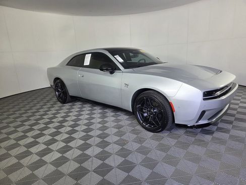 Used 2024 Dodge Charger Daytona R/T w/ Plus Group AWD/4WD image 2