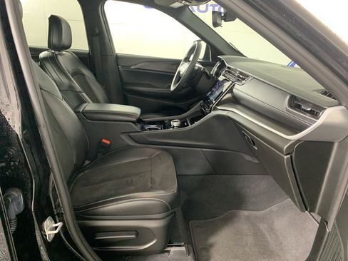 Used 2023 Jeep Grand Cherokee L Laredo AWD/4WD image 40