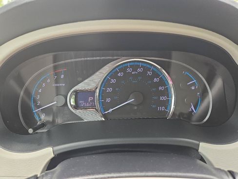 Used 2011 Toyota Sienna XLE FWD image 21